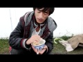 藏區紅原-20110823多布示範糌粑怎麼吃