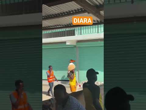 Djigui DIARRA AKITEMBEA MTAANI BILA WALIZI KUMBUKA LEO NI DIARA DAY Djigui DIARRA AKITEMBEA MTAANI BILA WALIZI KUMBUKA LEO NI DIARA DAY