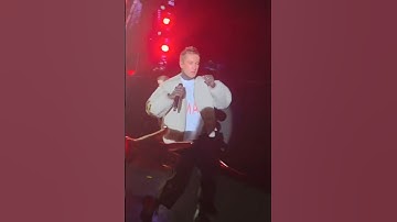 (Tyler goes to his daughters) Routines in the night - Breach Tour #twentyonepilots #tylerjoseph