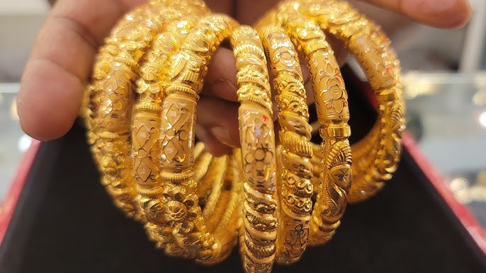 Ayolning ko‘krak uchlari chiqib turadi