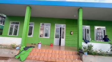 Hoàn thiện thi công 1000m2 thảm cỏ nhân tạo dán tường tại trường học Đăk Nông