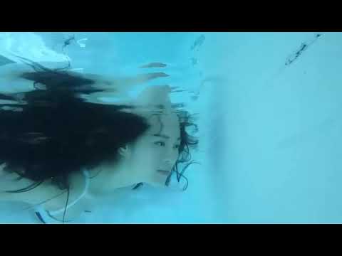Underwater HKIG girl 01