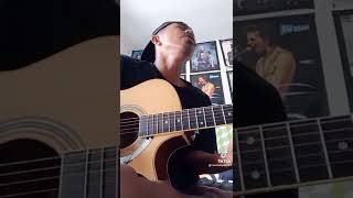  Om Kobus Sambil Bernyanyi 