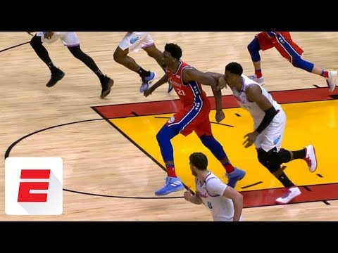 Hassan Whiteside accidentally hits himself in the face during tangle with Joel Embiid | ESPN