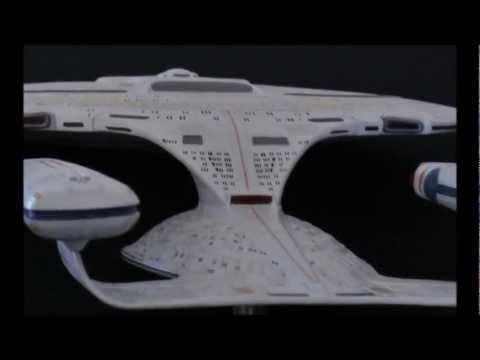 AMT AMT955 1:1400 Scale Star Trek USS Enterprise 1701-D Clear Edition Model