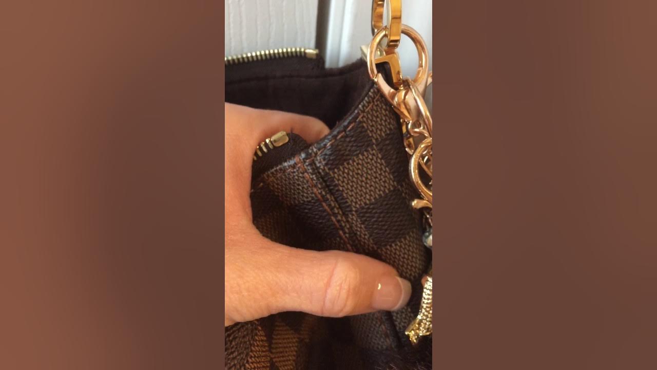 What's in my Bag? / Louis Vuitton Portobello GM / 4 Ways to Wear + Mod  Shots 