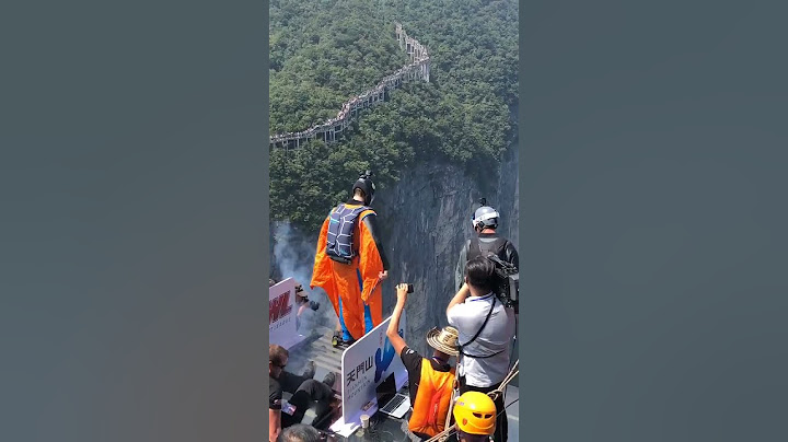 The world championship record of wing suit flying in Mount Tianmen