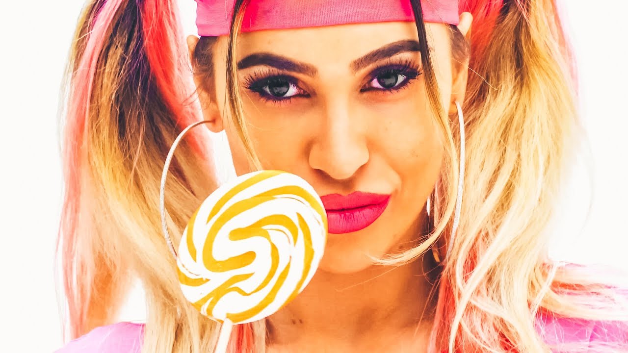 Sak Noel & Aarpa feat. Yuly - En La Boca (Official Video)