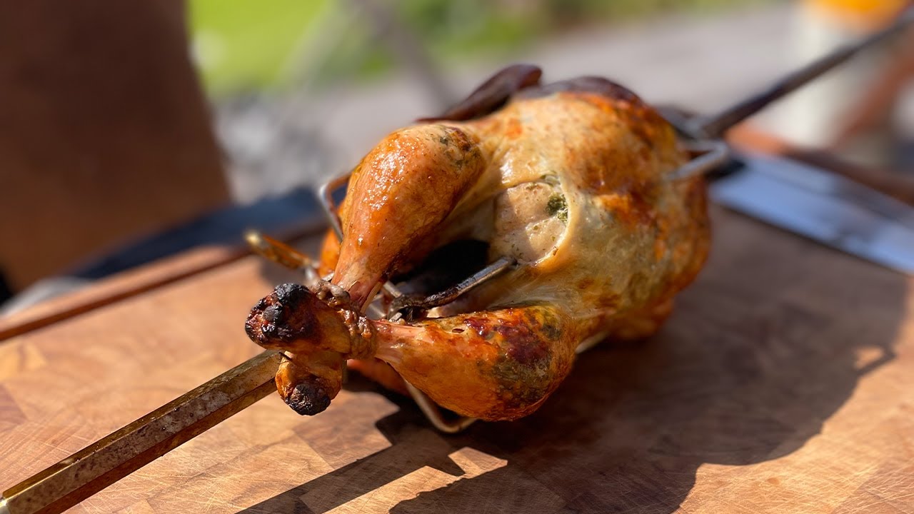 Grillopskrift: Kylling på rotisseri med kryddersmør