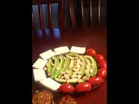 КАРТОФЕЛЬНЫЕ ОЛАДЬИ🥔🧆,АВОКАДО🍈,ПОМИДОРЫ ЧЕРРИ🍅,СЫР МОЦАРЕЛЛА🧀,АРАХИС🥜И КОФЕ☕️!
