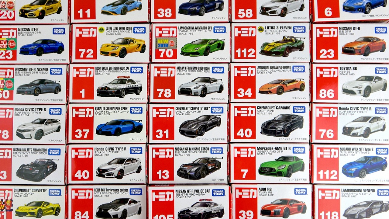 Unboxing Tomica cars with a 