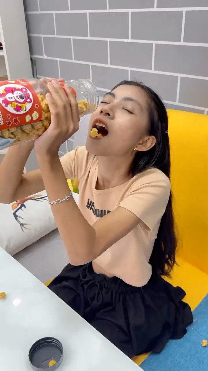 Su Hao comedy: Mom's popcorn jar ?
