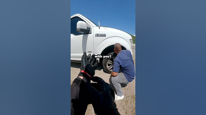 Truck catches on fire and biker helps put it out 🔥😱 (via themountainmiller/ig)