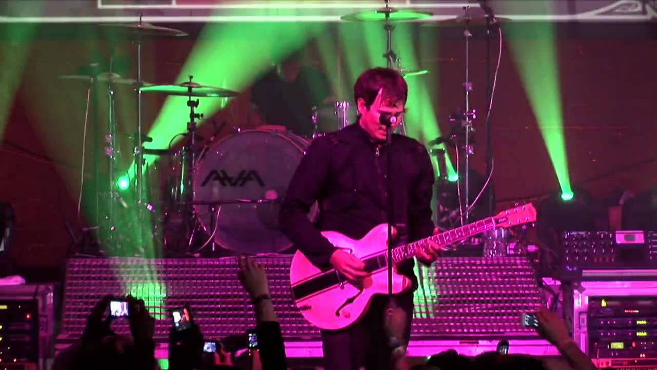angels and airwaves it hurts
