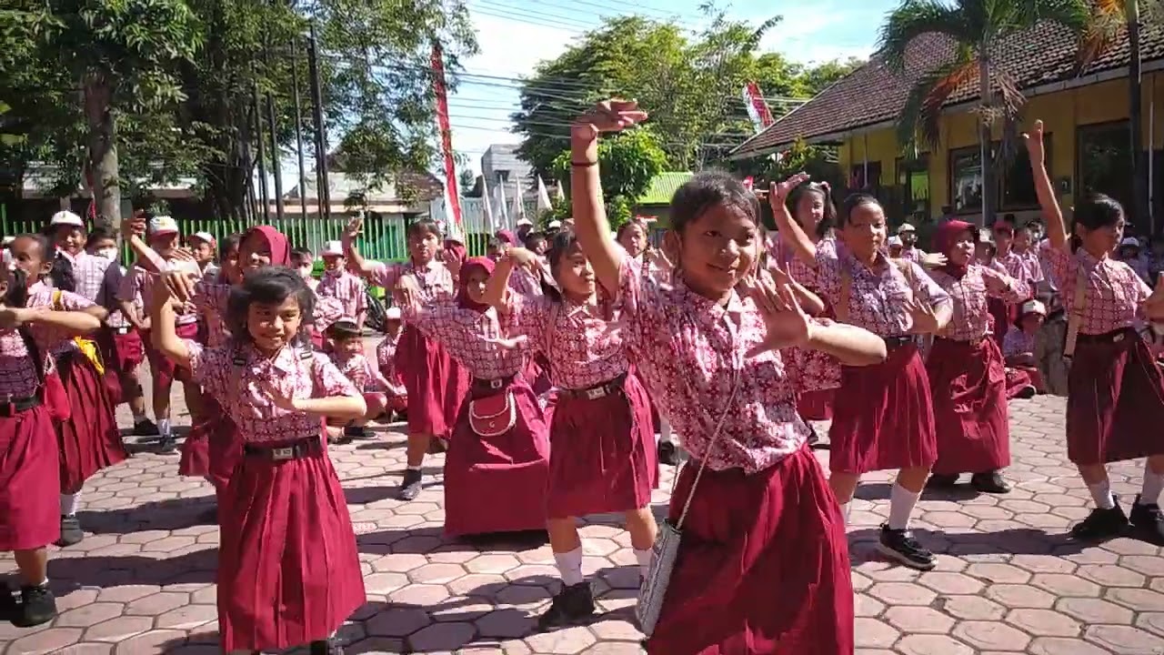 dance pagiku ceraku SDN 1 Tamanan