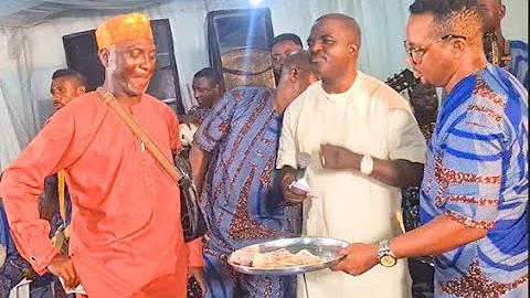 This Millionaire's Face Expression While Spaying Money On Obesere Will Make Your Day