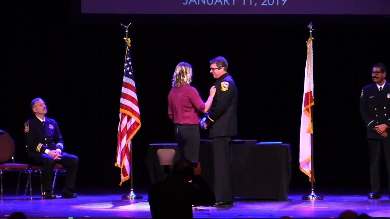 Церемония вручения значков и присвоения званий 2019 года - Пожарная служба округа Риверсайд, CAL ...