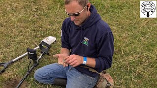 Bronze Age Ring, Relics & Silver Hoard found.  Equinox 800 Strikes again  Metal detecting Offas Dyke