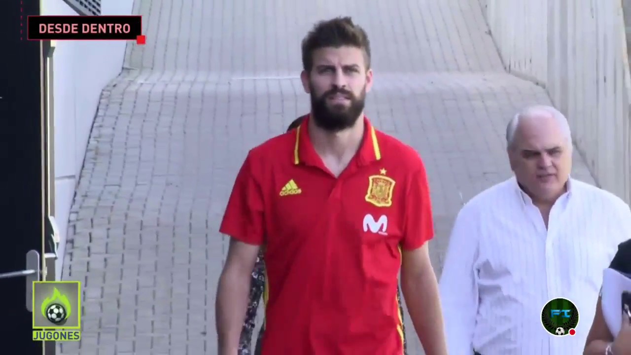 Los detalles de la rueda de prensa de Piqué: de la locura inicial de los medios a la paciencia