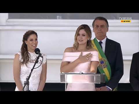 Michelle Bolsonaro transmite mensagem em LIBRAS no parlatório