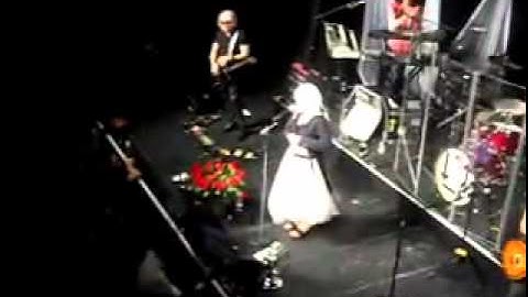 Deborah Harry dedicates Blondie