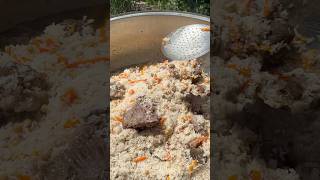 Hayrına Özbek Pilavı Yapıp Dağıttı