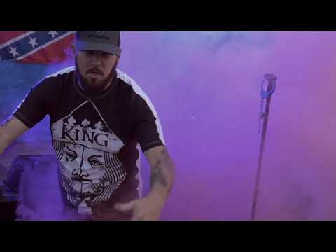 Assista ao videoclipe da música {trackName} de {artistName}