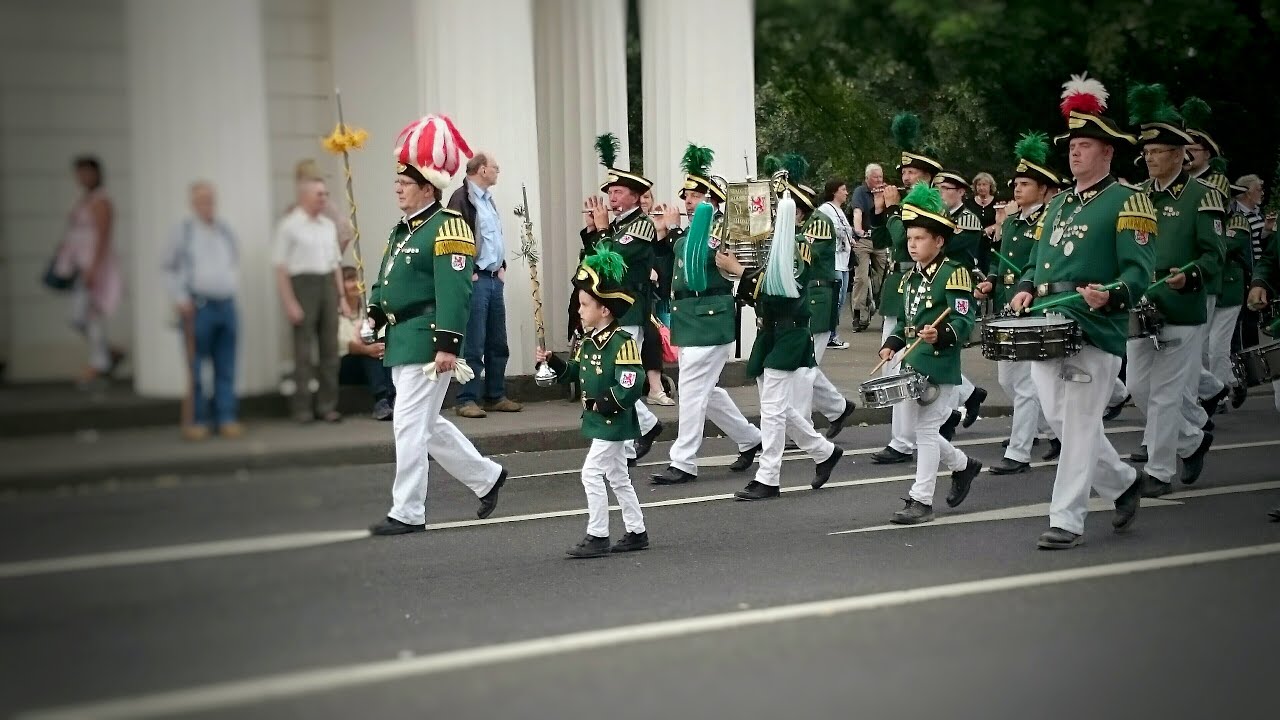 Schützenfest Düsseldorf 2016 Schützenzug Oberkasseler Brücke