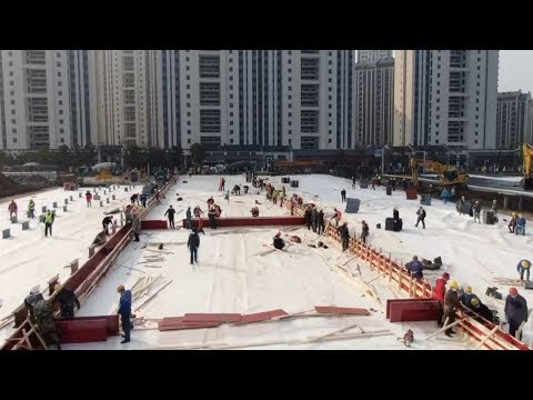 Watch workers rush to build China's coronavirus hospital