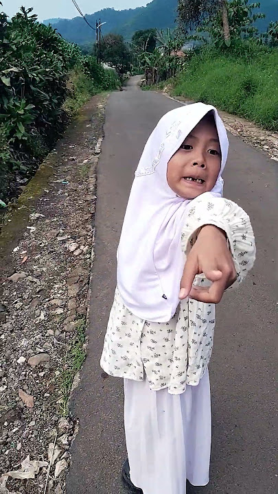 kepinggir jalan nya de banyak motor #bocahpintar #shortsvideo
