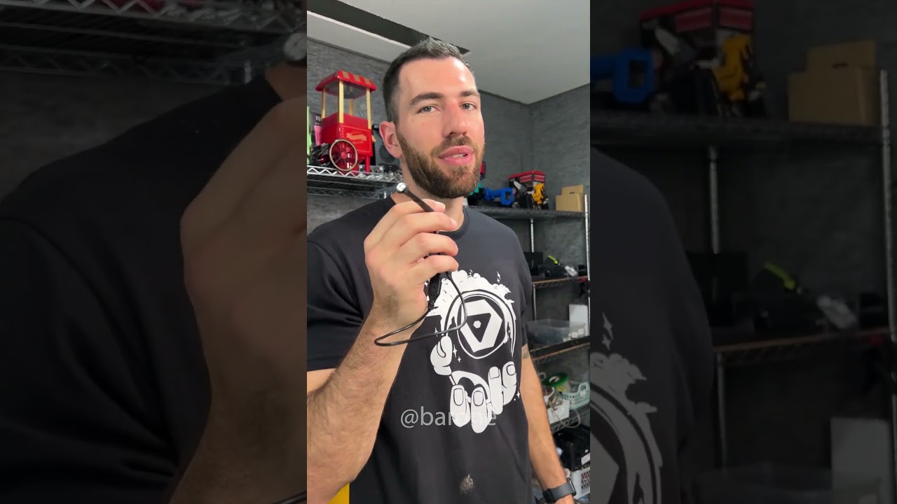 Si ves un TORNILLO de estos llama a la policía inmediatamente