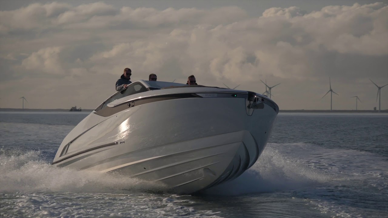Fairline F//LINE 33. Sleek, stylish and thrilling on the water.