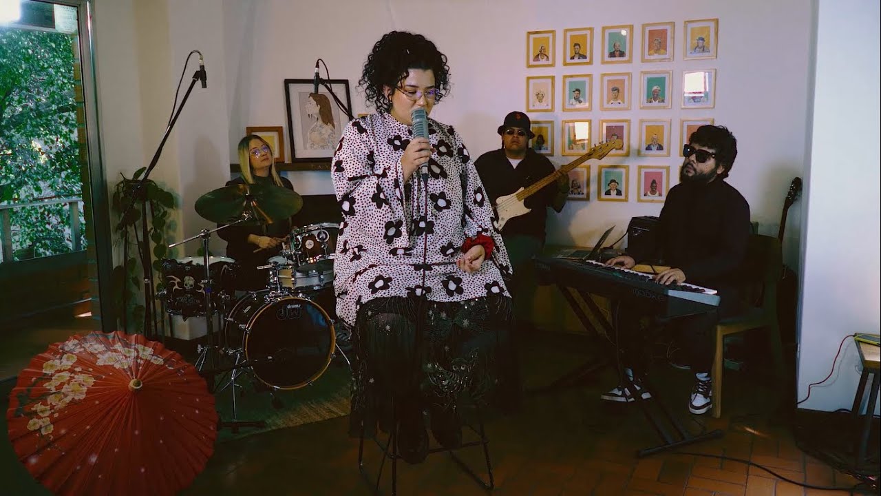 Bella Álvarez - Una Pena (En Vivo)