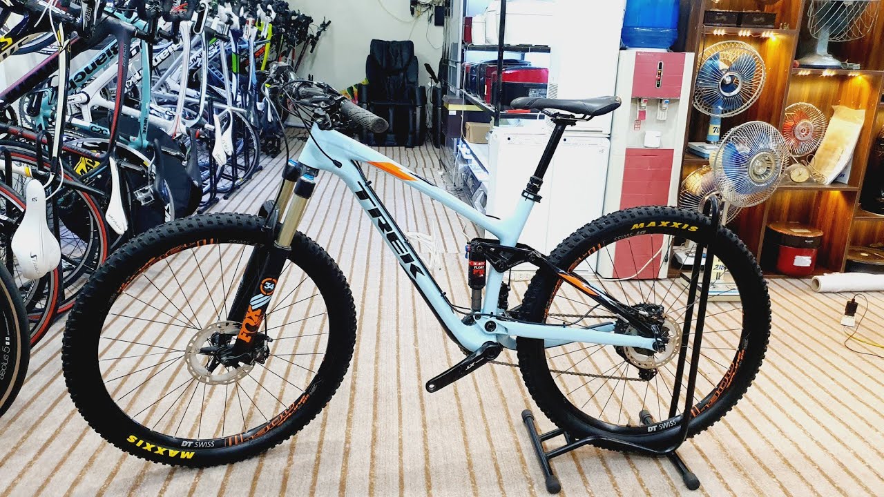 Xe đạp Chí Bách 0763404466. Siêu phẩm MTB CARBON TREK 9.8. FULL GROUP DEORE XT M8000 đẹp xuất sắc.