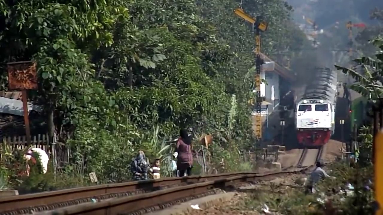 Kereta Api Argo Wilis di Tanjakan EKSTRIM Nagreg