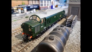 IT'S ARRIVED . BEST BACHMANN LOCO EVER  English Electric Type 3 D6710 BR Green Class 37  INCREDIBLE