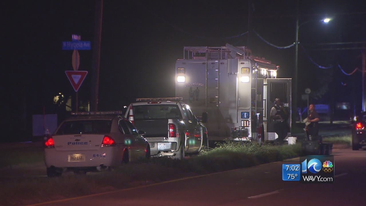 Hampton SWAT team brings barricaded suspect into custody - YouTube