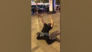 رقص جزائري في شوارع باريس على أنغام شافتك زوالي الشاوي