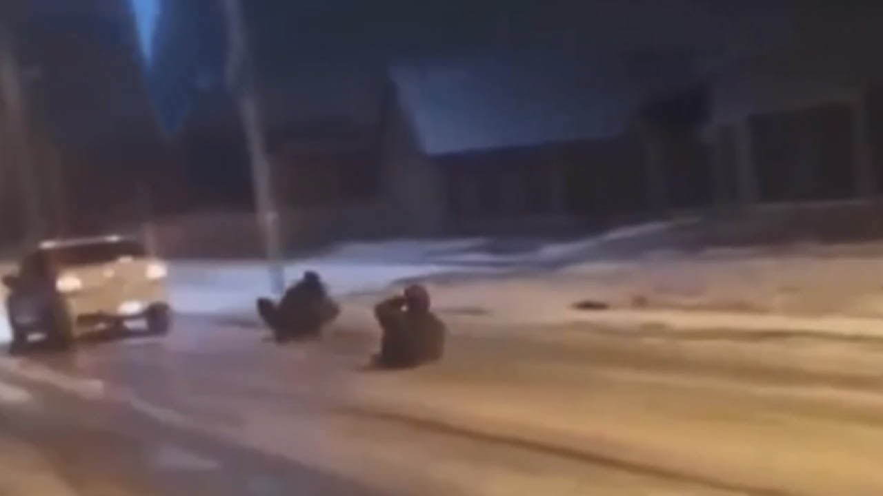 Водитель получил штраф за буксировку ледянок с пассажирами на Кубани