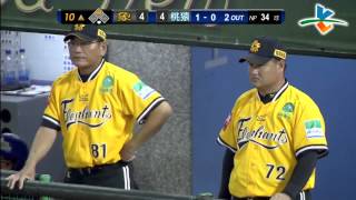 20130804 CPBL 象 VS 猿 10上 黃浩然球沒抓穩 周思齊再添一次盜壘成功