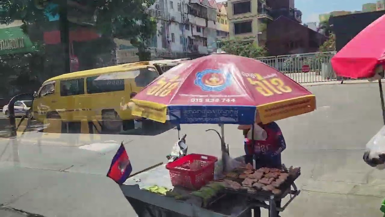 ជិះឡានក្រុងរួចដើរបន្តទៅម្ដុំផ្សារទួលទំពូង | Take the bus and then walk to Toul Tom Poung Market.