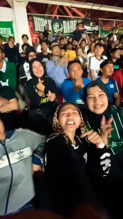 DEWI FORTUNA‼️BONITA BONEK NYANYI CHANT JAKMANIA, MATCH PERSIJA VS PERSEBAYA #jakmania #bonek #gbk