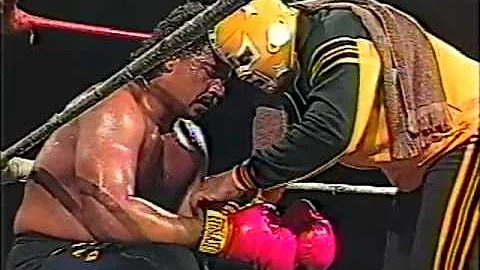 WWC: Leo Burke vs. Invader #1 w/ Hector "Macho" Camacho - Boxing Match (1990)