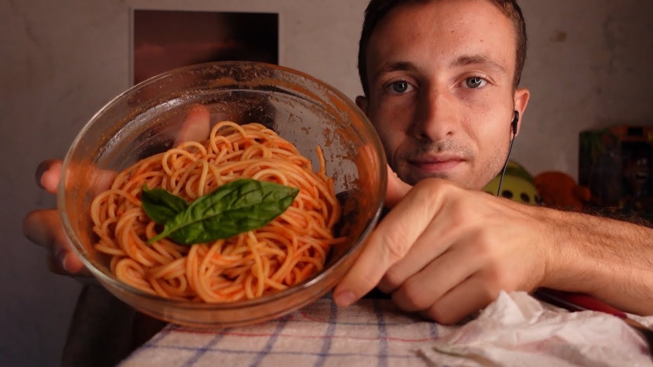 MANGIO SPAGHETTI AL POMODORO 🍝 | ASMR ITA