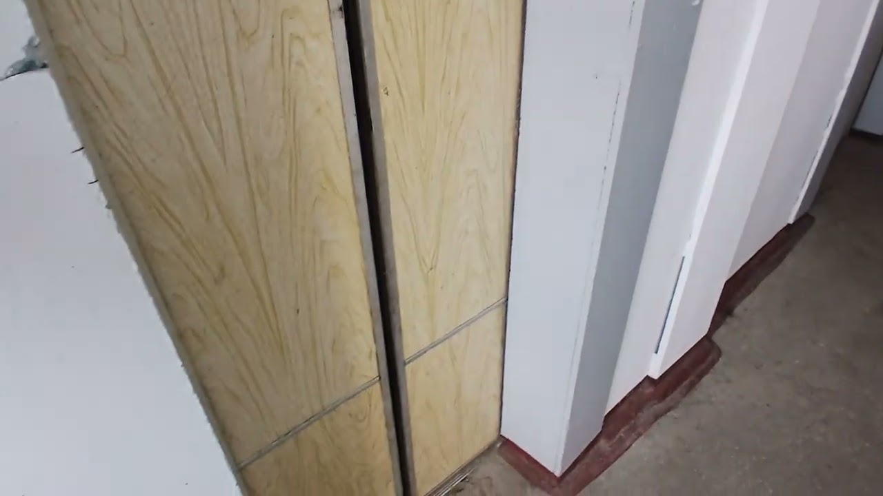 Лифты КМЗ 1988-1990 годов 320,500 кг,1 м/с.Str.Alecu Russo 24/1.