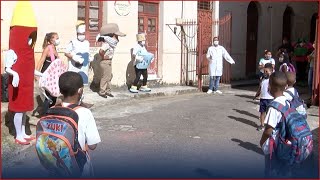 Alunos da rede municipal do Rio de Janeiro voltam às aulas