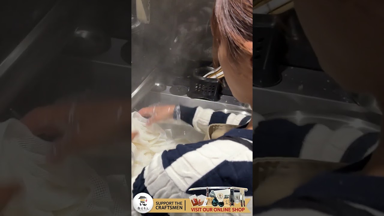 SOLD OUT EVERYDAY! The Most beautiful onigiri maker in Hiroshima and her 100kg cart