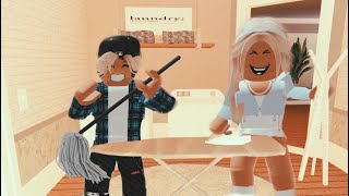 🧹Cleaning Day Routine 🧼🧺 Bloxburg Family Roleplay w/voice |The Reich Family|