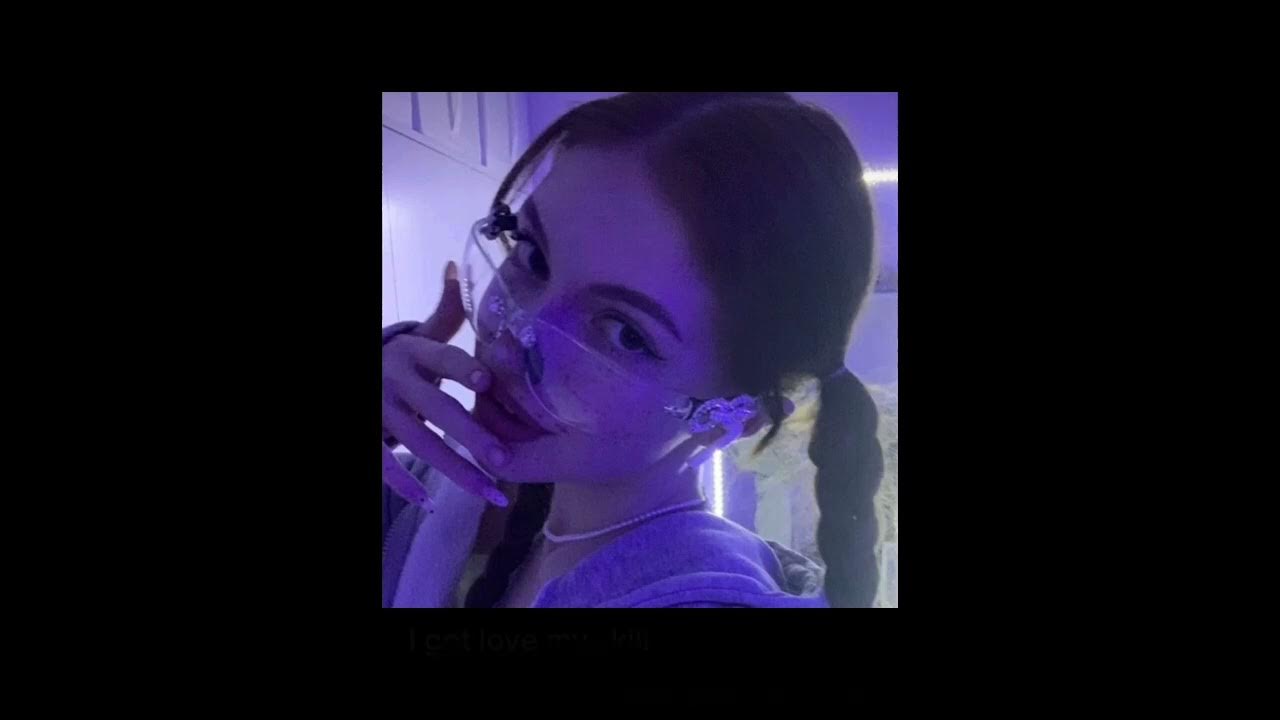 Без крайняя тайга окутала меня. Без крайняя тайга окутала меня. Без крайняя тайга окутала меня. Окутала меня половина моя. Поющий узбек.