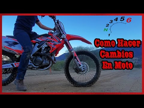 Video: Cómo hacer caballitos en una bicicleta BMX: 8 pasos (con imágenes)